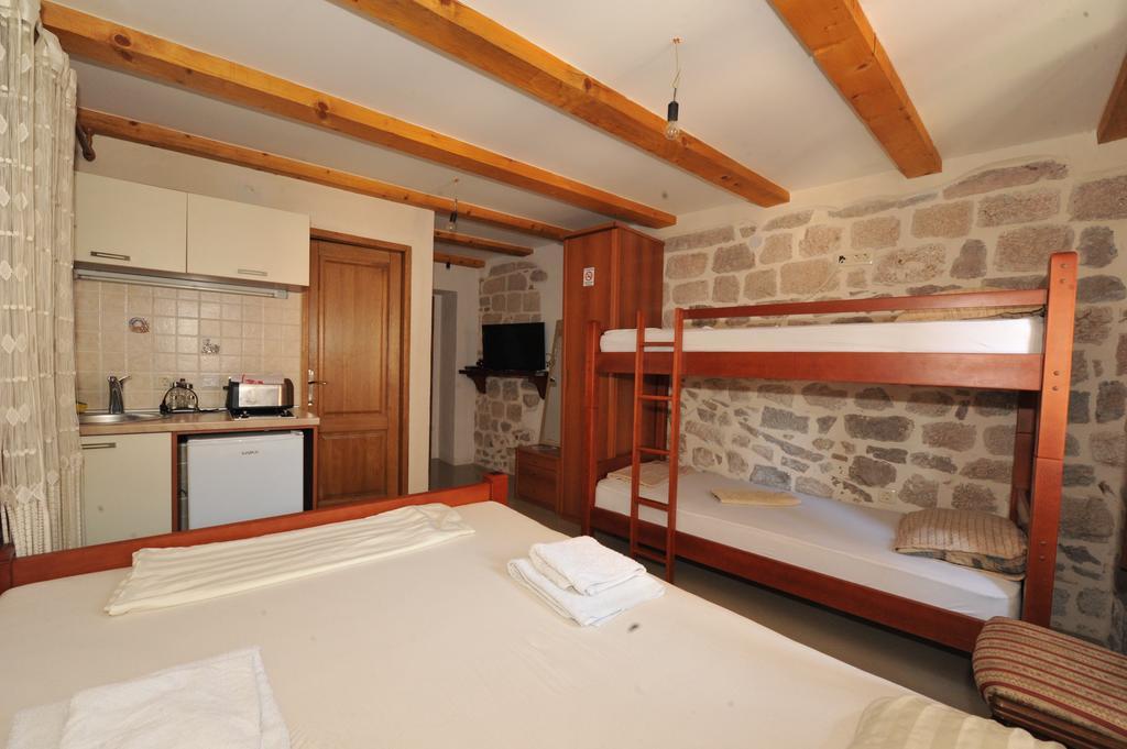 Apartments Dukic Kotor Zimmer foto